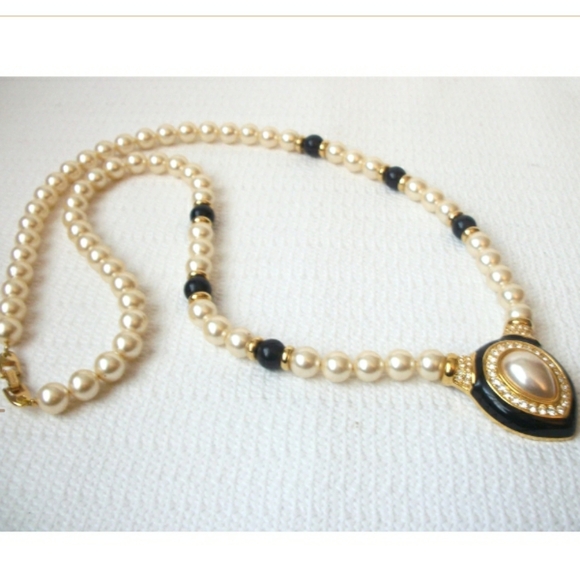 Napier Vintage Signed Faux Pearl & Rhinestones Pendant Necklace - Picture 3 of 6